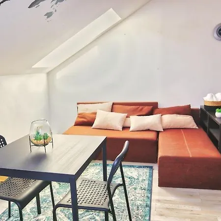 C Private In Center In